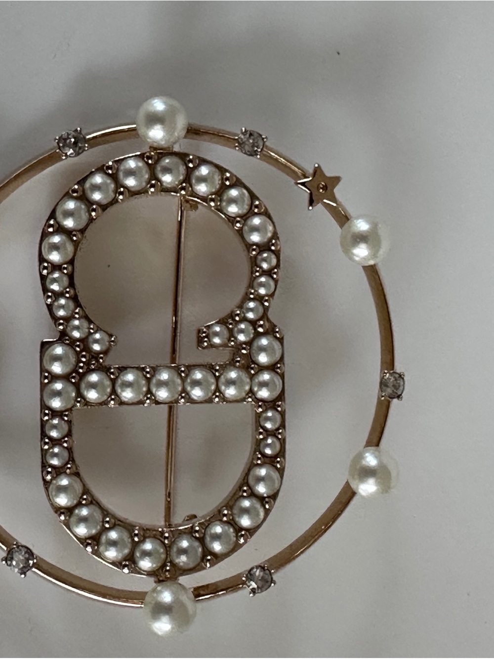 Dior Gold-Tone Pearl & Crystal Double-Loop Brooch - Picture 8 of 14